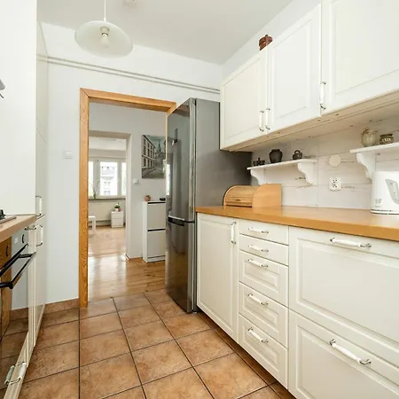 Family With Balcony In By Renters Apartman *