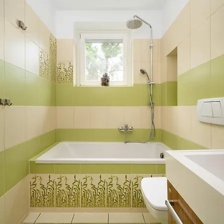 Family With Balcony In By Renters Apartman Wrocław