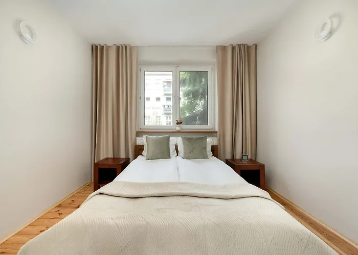 Family With Balcony In By Renters Apartman