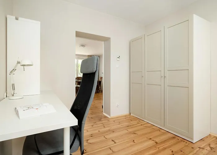 Family With Balcony In By Renters Appartement *